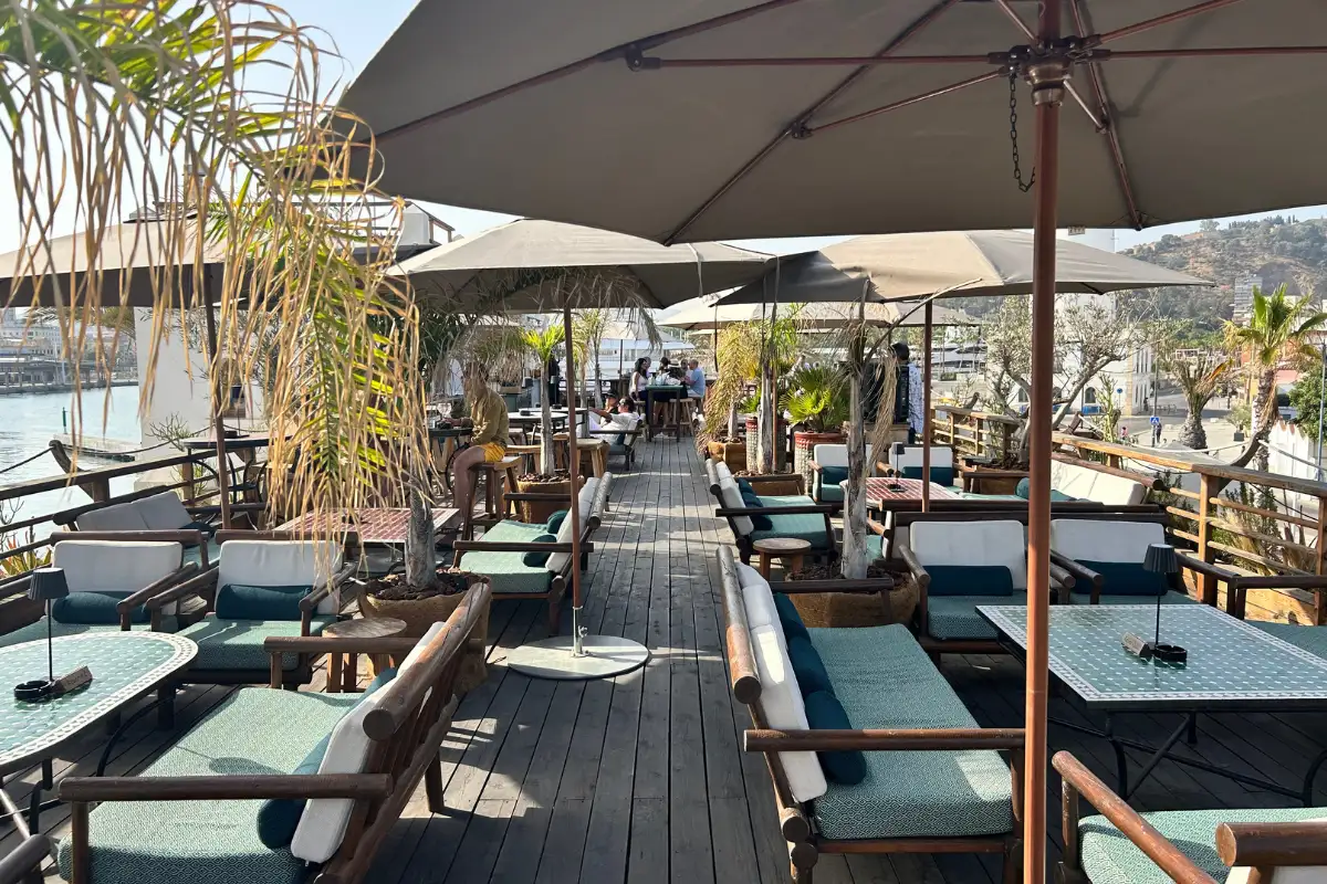 Trocadero de Las Botes Rooftop Bar - Image 1