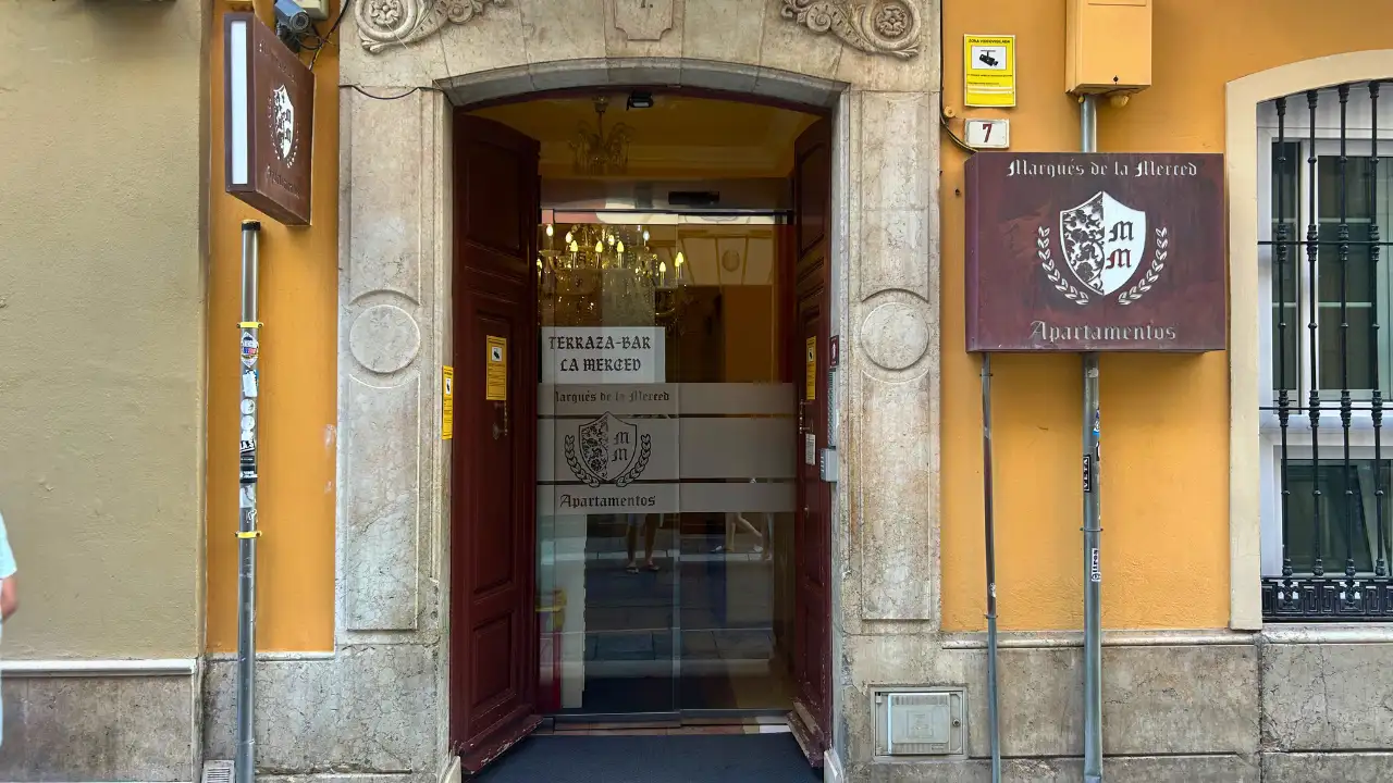 Terraza La Merced Karaoke Bar Malaga - Image 1