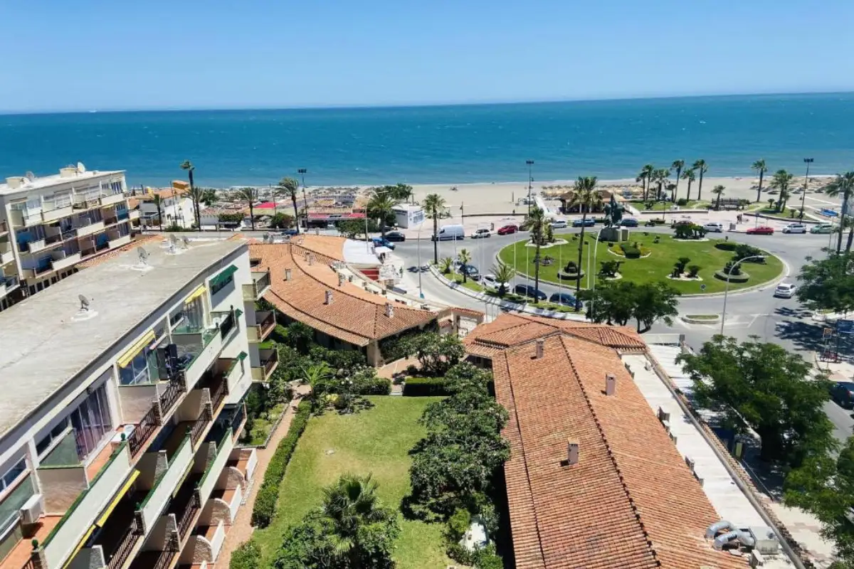 Los Jazmines Lounge & Rooftop Bar in Torremolinos - Image 1